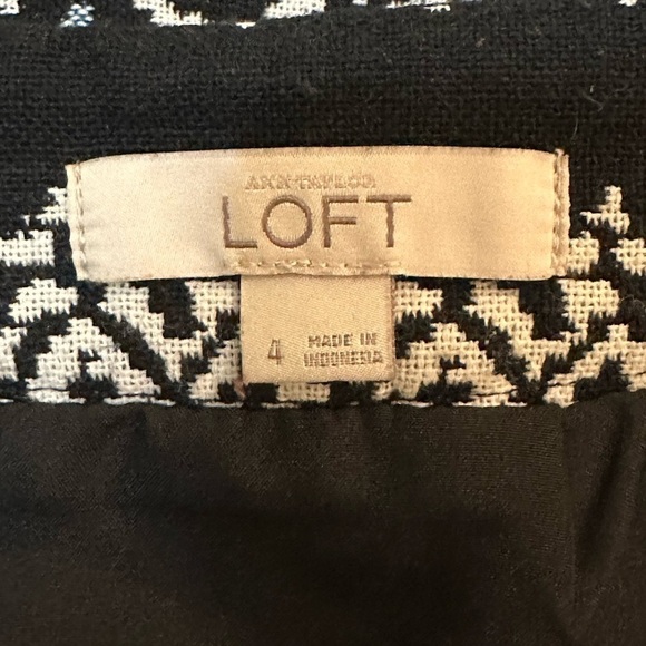 LOFT Blue and White Tribal Print Wrap Front Skirt Size 4 - Picture 5 of 8